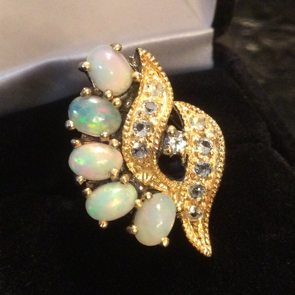 Fabulous Natural Fiery Opals & Topaz Ring - Picture 4 of 7